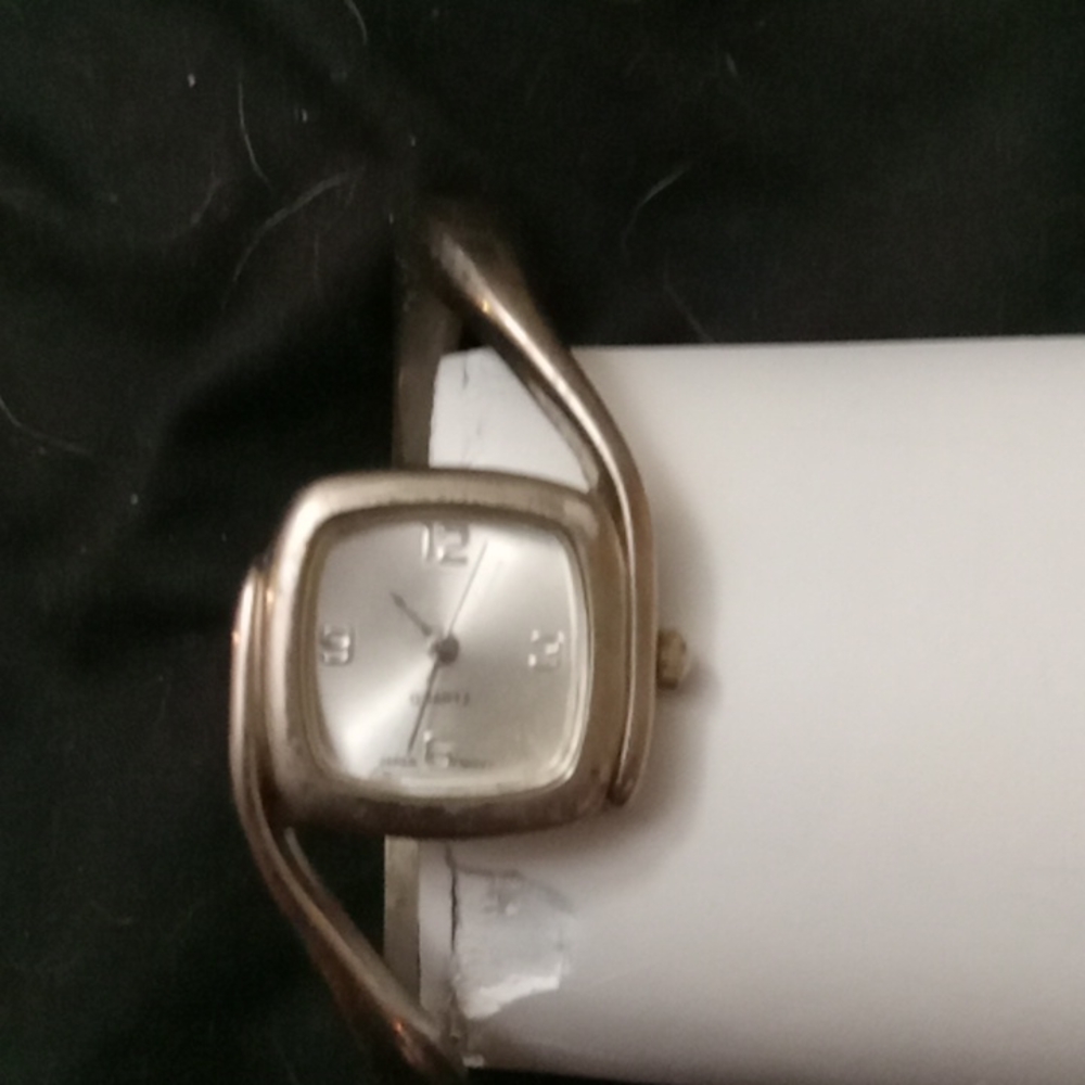 Asymmetrical watch